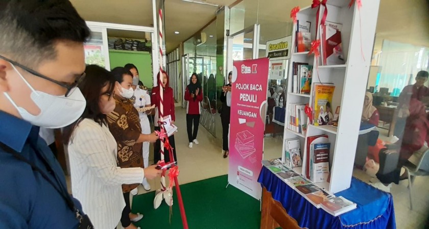 Pertama Di Sultra, OJK Resmikan Pojok Baca Peduli Keuangan Di Institut ...